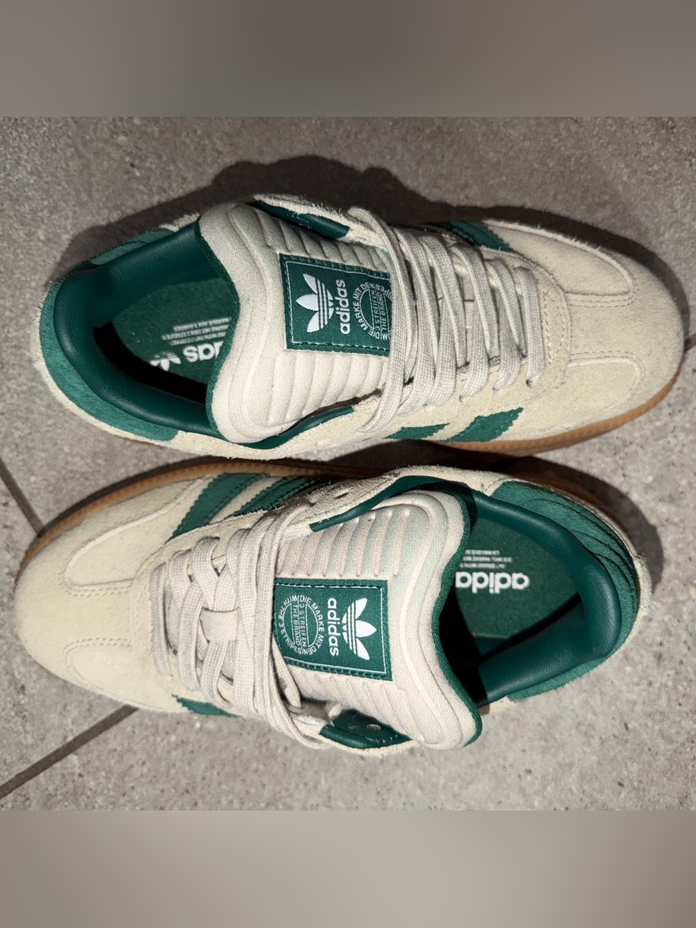 adidas Samba Low Top Suede Sneakers Beige/Green Gum Rubber Sole JQ9886 - Picture 3 of 9
